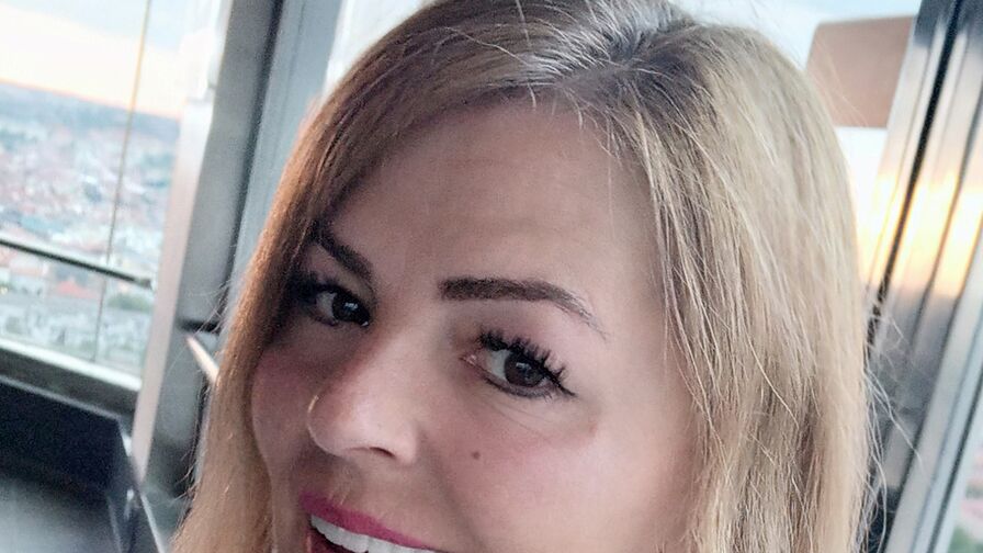 NathalieFare adult model chat profile image
