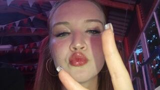NelleCauthorne private webcam show thumbnail