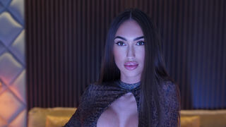 Noemi Parisi big tits cam girl
