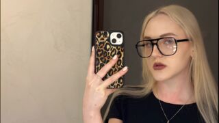 Olene Erfert white blue eyes webcam model