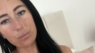 OliviaaRosee webcam model chat thumbnail