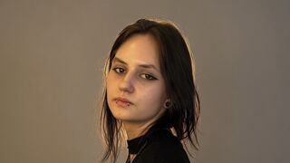 Oma Mckeithen 18+ teen webcam girl