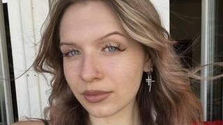 PatriciaLois live chat room thumbnail