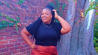 PearlyBrown webcam model chat thumbnail
