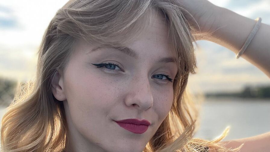PiaFykes live show model profile image