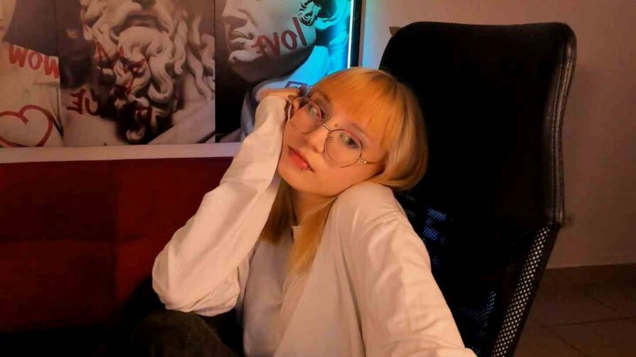 ReminaMeow private webcam show profile image