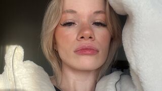 RenitaKoo online live cam thumbnail