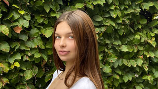 SabrinaClamps live model chat thumbnail