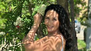 Samanta Spark busty webcam model