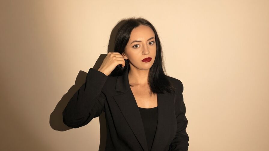 SarahNoir adult model chat profile image