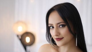 Sarah Temptation Latina MILF cam girl