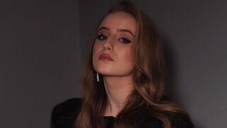 Savina Minosi bedroom eyes webcam