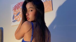 Sessah Mi Asian webcam girl