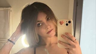 Sharolyn Hariston cleavage webcam girl