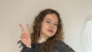 Sherika Mantony redhead webcam girl
