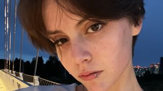 ShirlyQuerio webcam model chat thumbnail