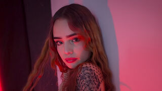 Siena Grey size humiliation chat