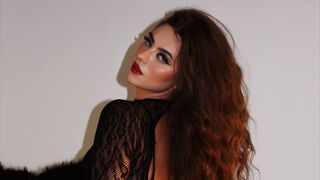 Sienna Gravis whisper fetish performer