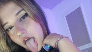 Sofiia Vance brown eyes webcam girl