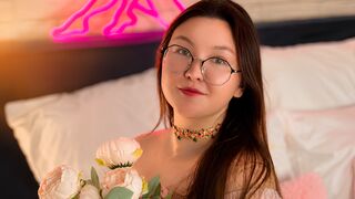 Sophia Belle young adult live cam room