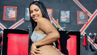 Sophia Hupson squirt cam room online