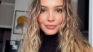 Sophie Matthews natural blonde cam girl