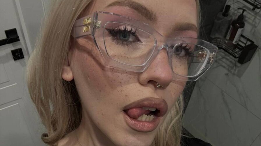 StacyBrow live cam room profile image