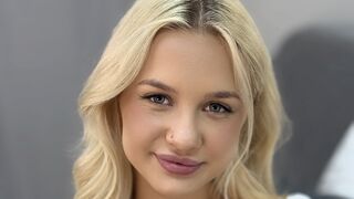 SteshaPearl live stream model thumbnail