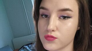 SuzannaConnally private model chat thumbnail