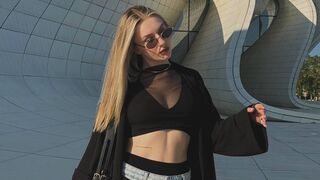 Suzie Glimp natural webcam girl