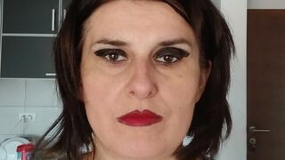 Sweet Mila bedroom eyes webcam girl