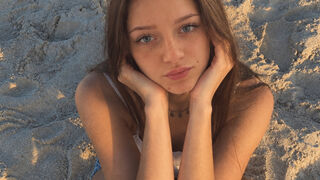 TannaThurber online model chat thumbnail