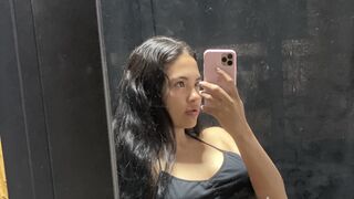 Thini Jones natural webcam girl