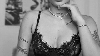 TiaraOffman adult model chat thumbnail
