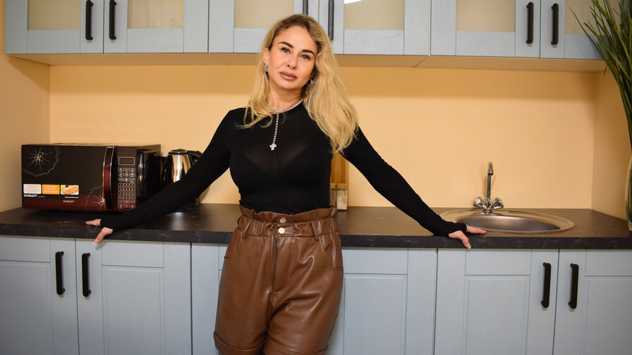 TiffanyYolanda premium cam room profile image