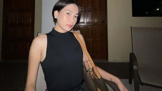 Trixie Cruz public girl cam room