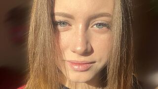 VanessaAnerson live model chat thumbnail