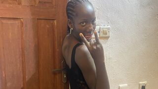 Veluna Lexan busty squirt cam girl