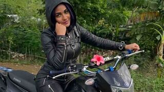 VeraDivine private model chat thumbnail