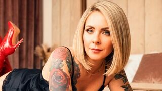 VickyAndrews live chat room thumbnail