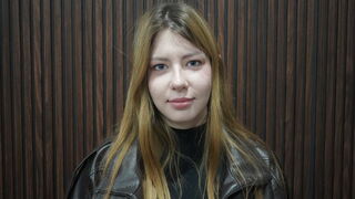 Victoria Howard brunette cam room online