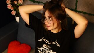 VikaCheers adult chat room thumbnail