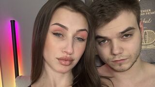 VikkiGeorge live chat room thumbnail