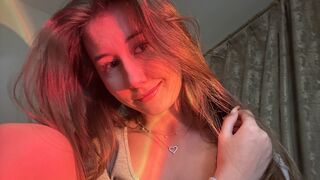 Violetta Bloom light skin cam model