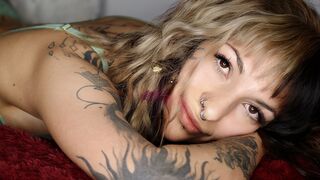 VivVixen cam room profile thumbnail