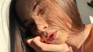 Xenia Alameida lesbian manicure cam