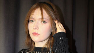 Yuki Holmes breast play cam model