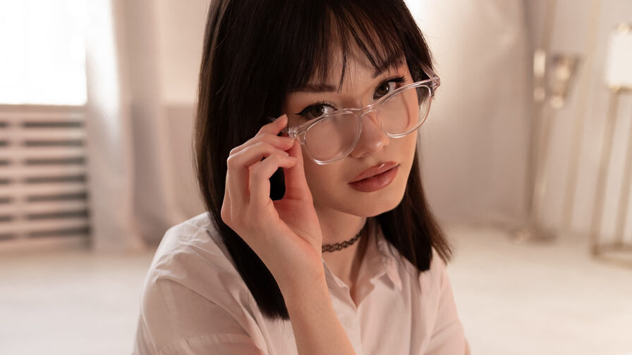 YumiLin webcam chat room profile image