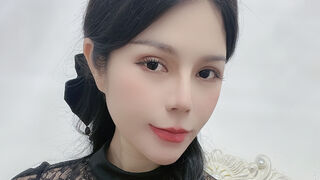 Yvaine Ya smoky eyes webcam girl