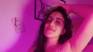 Zoe Weys booty shaking cam room